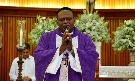 Padre vítima de racismo assume nova paróquia