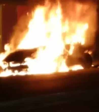 Mulher e filho de um ano escapam de incêndio em veículo em Marília