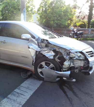 Dentista sofre ferimentos ao se envolver de forma inusitada em acidente na Av. Galdino