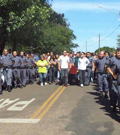 Dor e comoção marcam enterro de PM paraguaçuense baleado em São Paulo