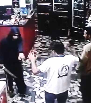 Bandidos roubam Posto da Barra e ação é registrada pela câmera de segurança; assista