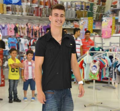 Lojão do Torra apresenta a sua coleção alto verão em desfile