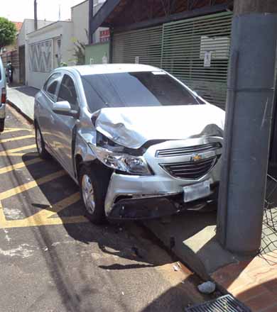 Mal súbito faz motorista se envolver em acidente e levar grande susto