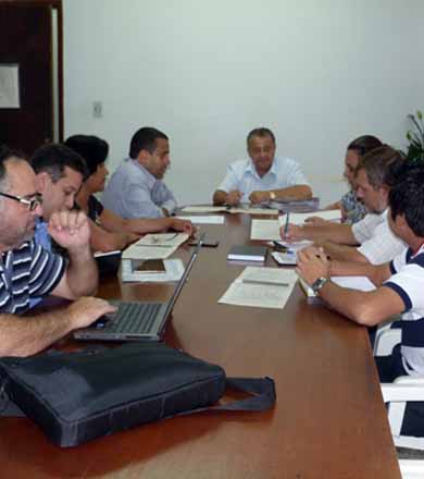 Prefeito de Paraguaçu prossegue reuniões e exige total acompanhamento e andamento de obras