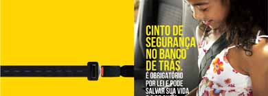 Passageiro do banco traseiro faça a sua parte: use o cinto de segurança
