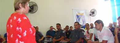 Policiais militares participam de palestra sobre trabalho em equipe