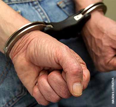 Homem é preso acusado de agredir e ameaçar de morte esposa em Maracaí