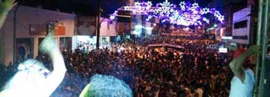 Mais de 10 mil pessoas lotam avenida Paraguaçu para um grande Reveillon