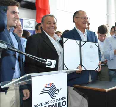 Prefeito recebe o aceite de Alckmin e Paraguaçu terá mais R$ 3 milhões para o fomento ao turismo