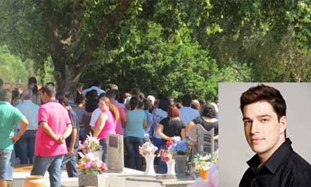 Corpo do cantor Fernando Paloni é sepultado com a presença de centenas