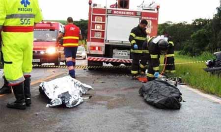 Acidente deixa dois mortos e uma pessoa em estado grave em Ourinhos