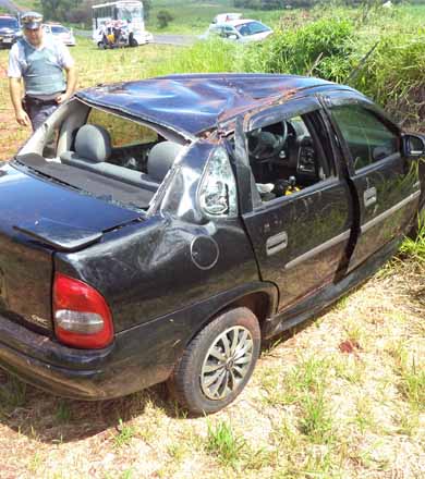 Mulher fica ferida após veículo aquaplanar e capotar na rodovia Assis/Paraguaçu