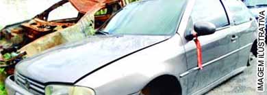 Carro é furtado e em poucas horas é encontrado 'depenado' em Assis