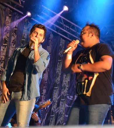 Jeann & Júlio agitam o público do segundo dia do Rodeio Fest; hoje tem show de Jad & Jefferson