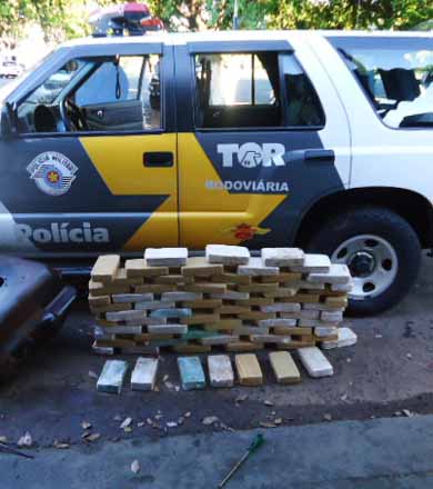 Polícia encontra 72 kg de cocaína escondidos em tanque de combustível de caminhonete