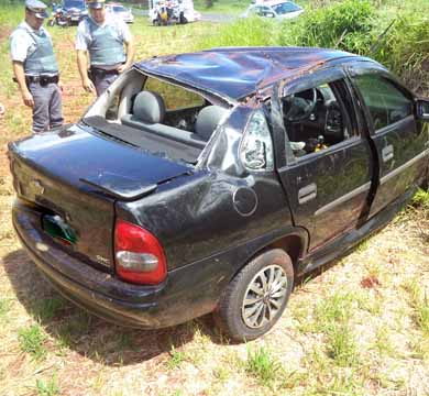 Mulher fica ferida após veículo aquaplanar e capotar na rodovia Assis/Paraguaçu