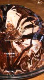 Sorvete de pudim com chocolate