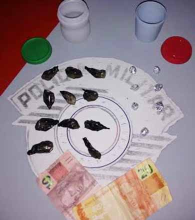 Denúncia faz Força Tática apreender adolescente com crack e cocaína no Jardim Bela Vista