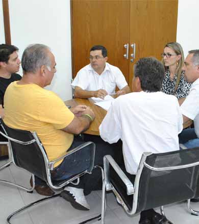Gordinho recebe responsáveis pela tributação no seu gabinete
