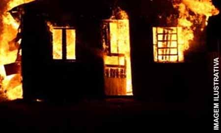 Criança de 3 anos morre carbonizada após casa pegar fogo em Garça