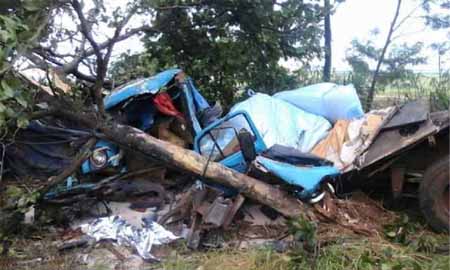 Motorista morre e caminhão fica destruído durante acidente em Ourinhos