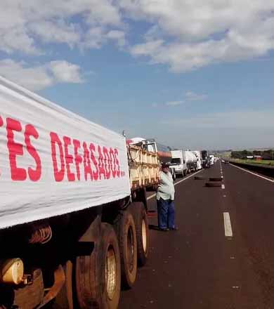 Caminhoneiros bloqueiam Raposo Tavares pela quarta vez em seis dias