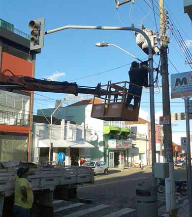 Prefeitura de Paraguaçu inicia modernização de semáforos com LEDs