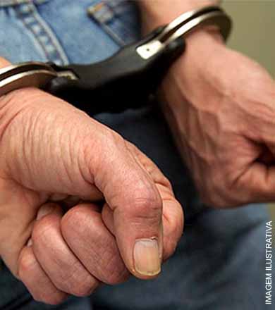 Foragido da Justiça é preso dentro de bar no centro de Paraguaçu