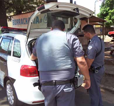 Adolescente é detido com trouxinhas de maconha na Vila Affine