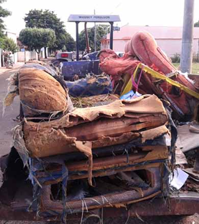 Mesmo com limpeza população ainda continua e descartando lixo em vias públicas de Paraguaçu