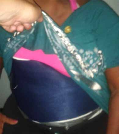 Mulher de 64 anos é flagrada transportando quase 5 kg de drogas presas ao corpo