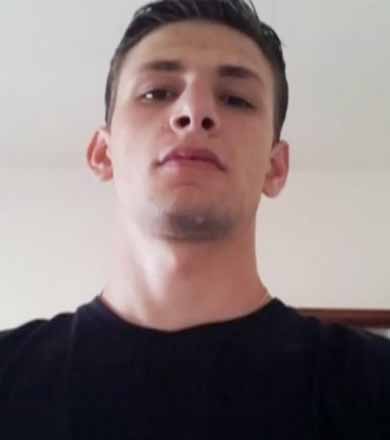 'Foi dramático', diz pai de jovem que teve carro prensado por carretas