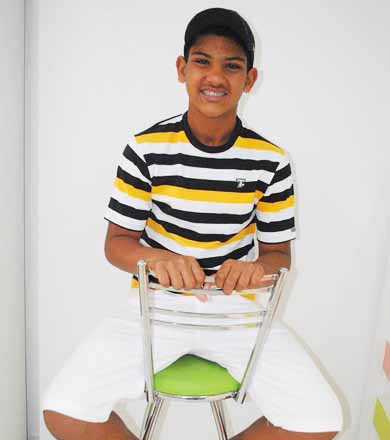 Matheus Fellipe é clicado com os looks do Planeta Kids