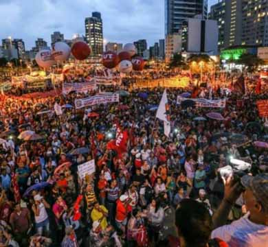 Sindicato dos Bancários de Assis e Região participa de ato que fez adiar votação do PL 4330