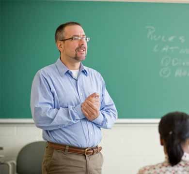 Sesi divulga processo seletivo para professores com salário de até R$ 5 mil