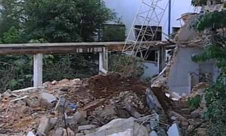 Catador de recicláveis morre ao ser atingido por torre metálica em Assis