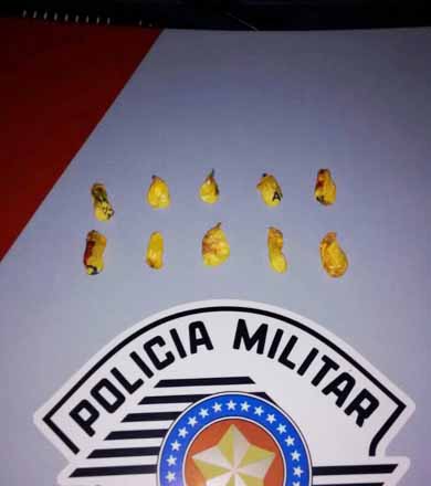 Paraguaçuense entrega filha à polícia após encontrar drogas em bolsa