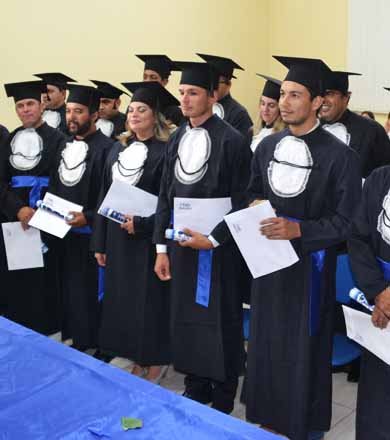 Uniararas e Colégio Expert World formam novos profissionais em Quatá