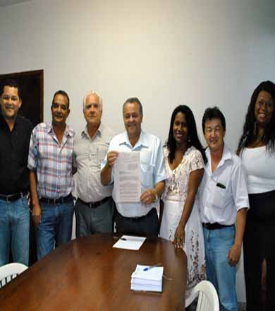 Vereadores se encontram com Prefeito, agradecem atendimento e fazem pedido em favor dos professores