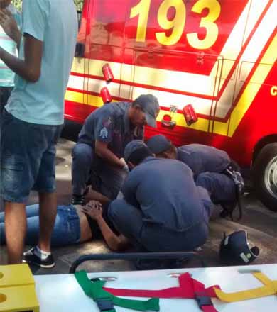 Carro colide contra moto ao tentar cruzar a Av. Siqueira Campos