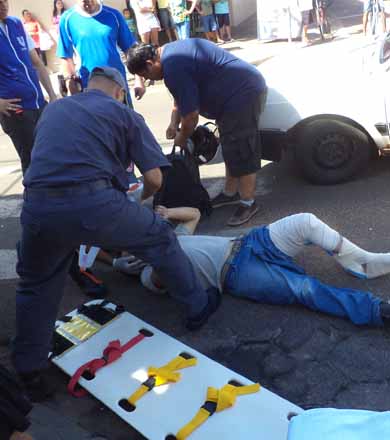 Colisão entre carro e moto deixa um ferido