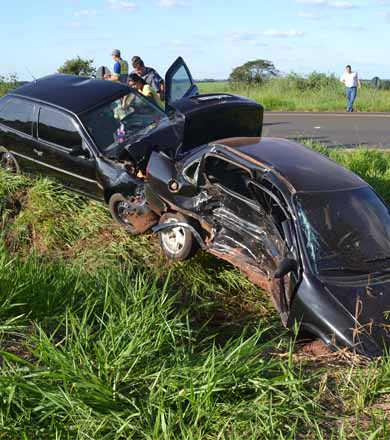Homem morre ao se envolver em acidente próximo ao trevo de Cardoso de Almeida