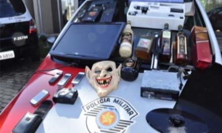 Criminosos usam máscaras para assaltar família durante festa em Chavantes