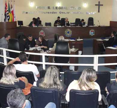 Câmara aprova créditos para obras na piscina municipal e pavimentação de vias públicas