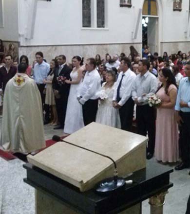 Dezessete casais dizem “sim” em casamento coletivo na Igreja Matriz