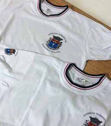 Alunos da rede municipal de educação começam a receber uniformes
