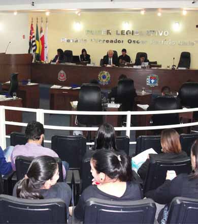 Vereadores pedem informações ao Executivo e à CDHU
