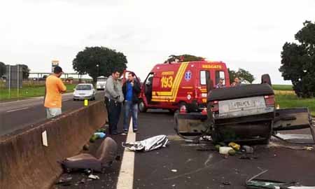 Passageiro morre e outras quatro pessoas ficam feridas em acidente próximo a Ourinhos