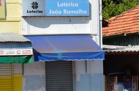 Bandidos armados rendem funcionária e roubam cerca de R$ 40 mil de lotérica em João Ramalho