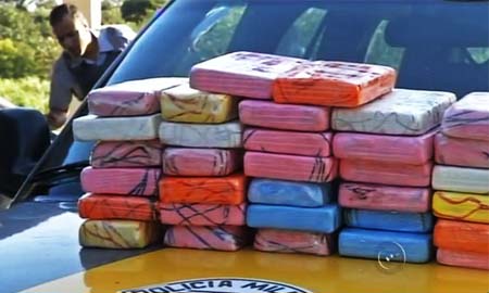 Pasta base de cocaína é achada em fundo falso de carro em Assis